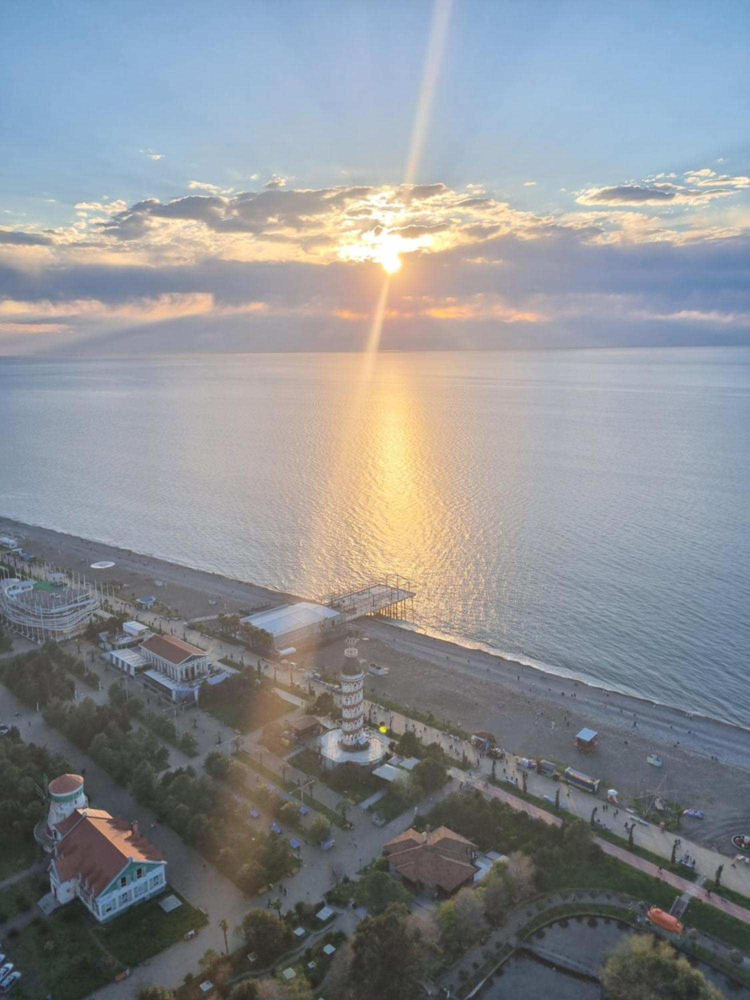 Апартаменты Orbi Sity Батуми Экстерьер фото
